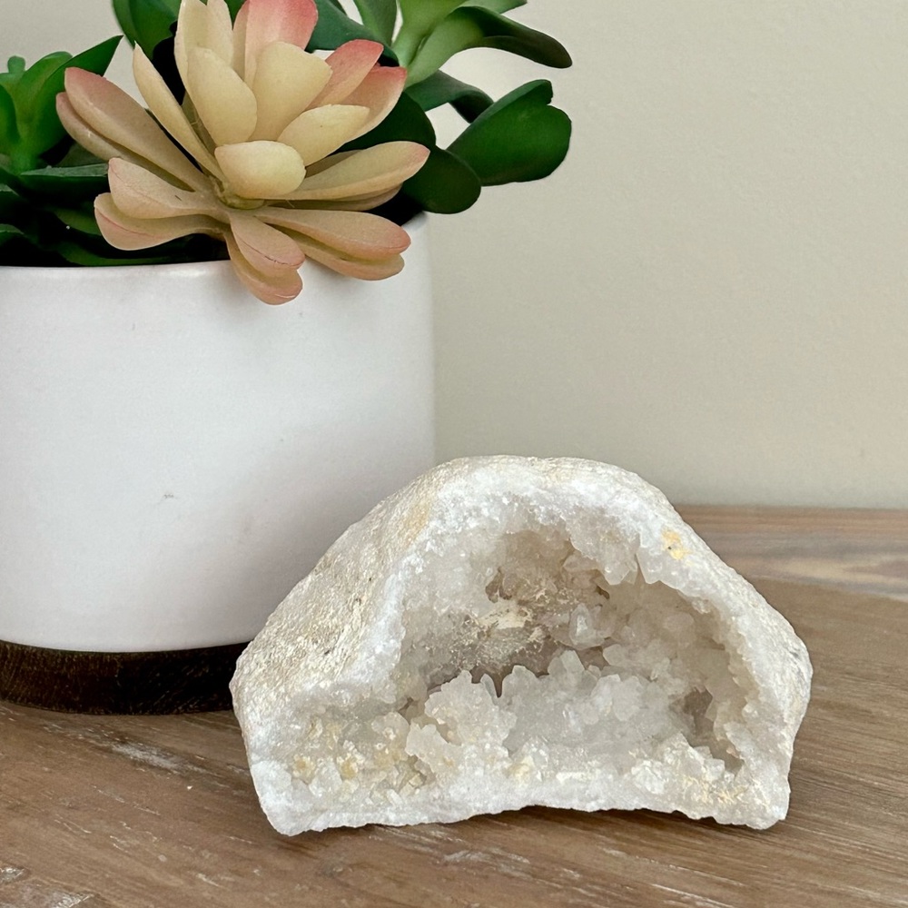 White Crystal Geode Style Rock ✨